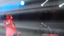 Vokalis Kerispatih, Fandy Santoso, terlihat menjiwai lagu yang dinyanyikan di konser bertajuk 'Historical Moment', Kamis (24/4/14). (Liputan6.com/Andrian M. Tunay)