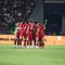Para pemain Timnas Indonesia sesaat sebelum kick-off melawan Oman di Stadion Utama Gelora Bung Karno, Jumat (5/6/2026). (Bola.com/Abdul Aziz)