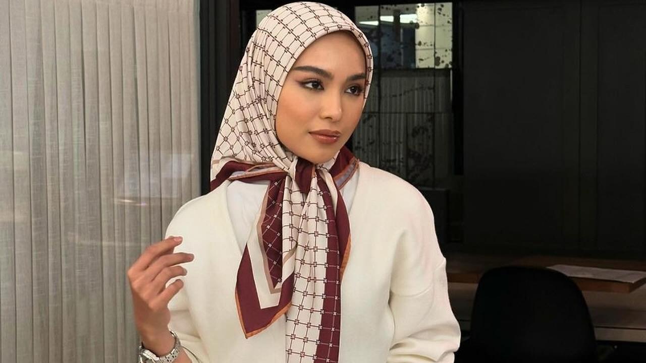 5 Inspirasi Tren Hijab Lebaran Tahun 2025, Segi Empat Paris Jadul Lagi-lagi Masuk Jajaran Kesukaan Hijabers