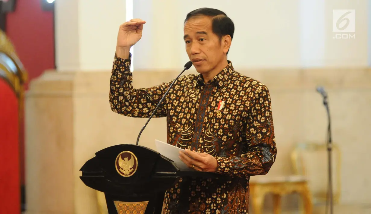 Presiden Joko Widodo memberikan pengarahan kepada para pendamping Program Keluarga Harapan (PKH) dalam Jambore Sumber Daya PKH di Istana Negara, Jakarta, Kamis (13/12). Jambore diikuti 598 peserta dari seluruh Indonesia. (Liputan6.com/Angga Yuniar)