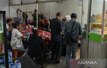 Omzet Pedagang Makanan di Terminal Pulo Gebang Melonjak 50 Persen Jelang Arus Mudik Lebaran