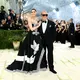 Intip pesona Anne Hathaway bak princess di Met Gala 2026 (Photo by Dimitrios Kambouris / GETTY IMAGES NORTH AMERICA / Getty Images via AFP)