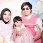 Di momen pertambahan usia putri sulungnya itu, Atta Halilintar dan Aurel Hermansyah tampil kompak kenakan busana warna pink.