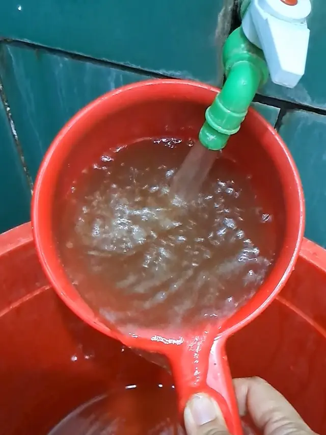 Penampakan Air Keruh di Perumahan Harapan Kita, Kecamatan Kelapa Dua, Kabupaten Tangerang.