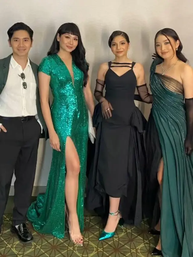 6 Gaya Horor Glamor Natasha Wilona Pakai Gaun ‘Tangan Buntung’ di Gala Premiere Film Terbaru