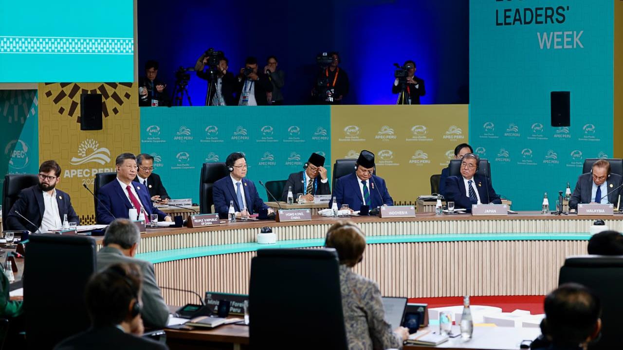 Presiden Prabowo Subianto saat menghadiri Leaders Retreat Konferensi Tingkat Tinggi (KTT) Kerja Sama Ekonomi Asia-Pasifik (APEC) 2024 yang digelar di Lima, Peru.