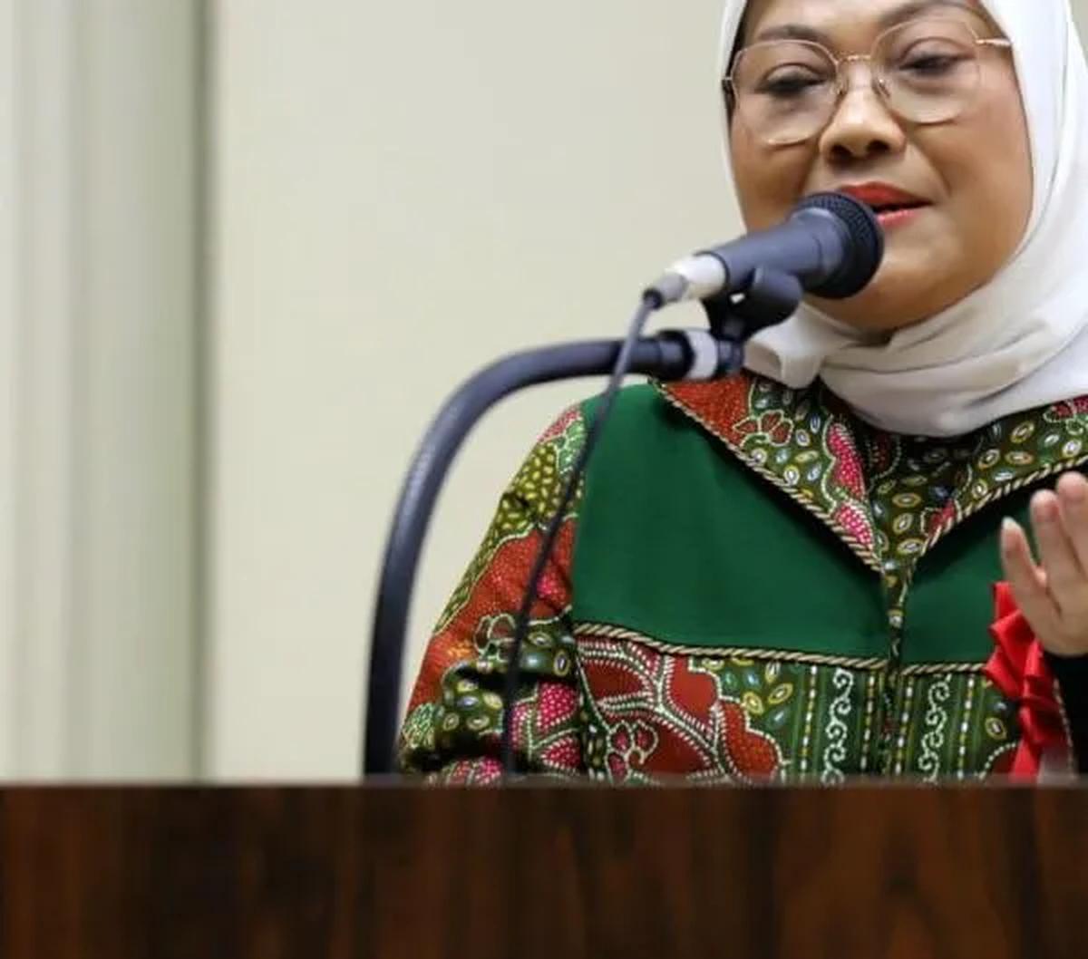 "Data yang dipakai acuan dari BPS. Nanti akan kami sampaikan kepada gubernur," kata Menaker Ida di Kompleks DPR RI, Jakarta, Selasa (14/11).