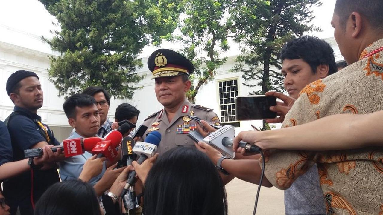 Kapolda Kalbar ini kemudian melihat beberapa anggota kepolisian tengah melakukan aksi pungli di dekat pasar. Dilihatnya, anggota kepolisian tersebut dengan sengaja mencari warga yang melanggar lalu lintas.