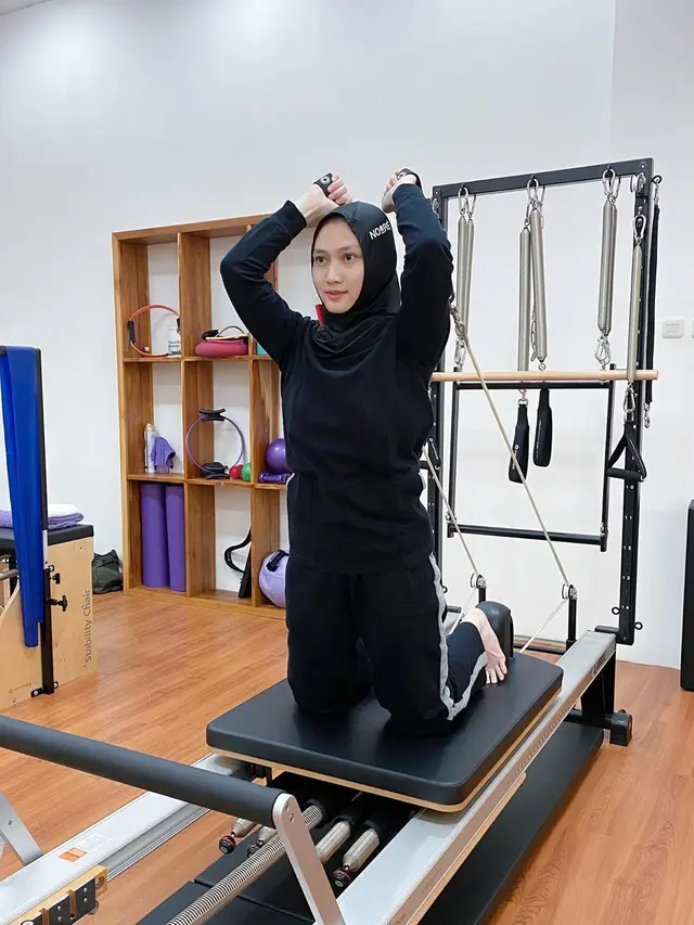 Pesona 6 Selebriti Berhijab Saat Olahraga, Tetap Stylish