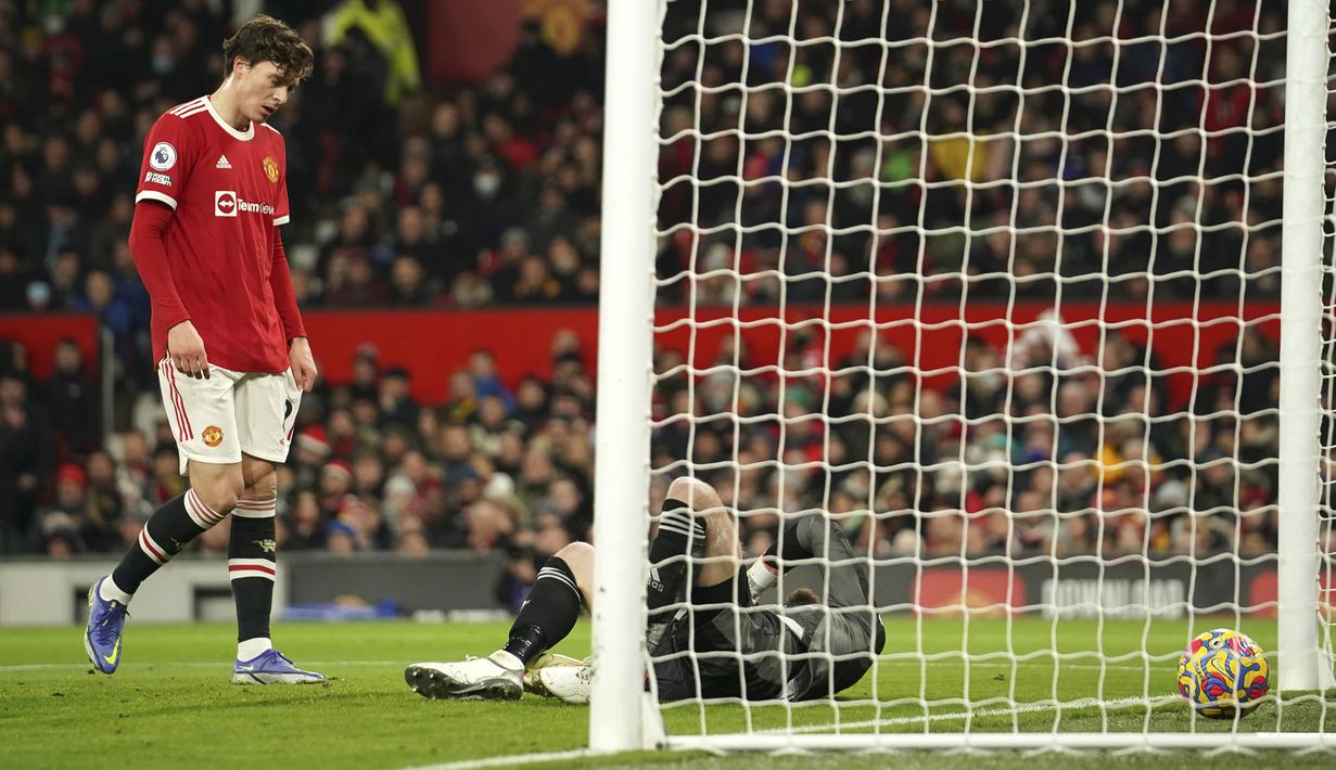 Tekanan Arsenal berbuah gol di menit ke-14. The Gunners unggul 1-0 berkat gol Emile Smith-Rowe dalam situasi kemelut usai tendangan sudut. (AP/Dave Thompson)