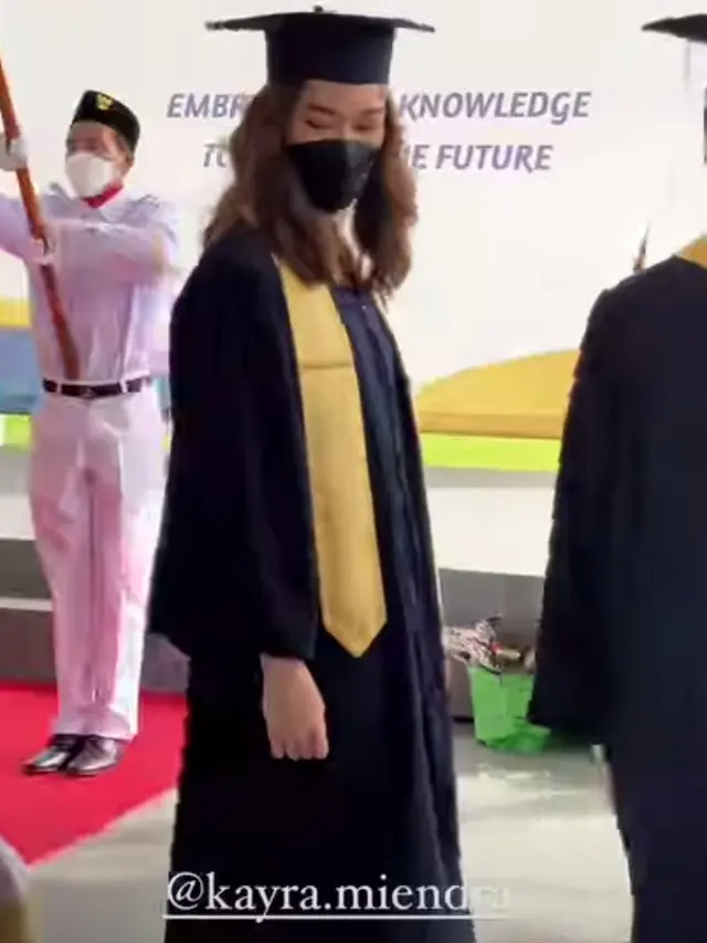 Wisuda Kayra Miendra