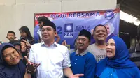 Ketua Barisan Muda Partai Amanat Nasional (BM PAN) Sigit Purnomo atau Pasha Ungu menemui warga di Jakarta Utara, Minggu (10/9/2023). (Liputan6.com/ Elza Hayarana Sahira)
