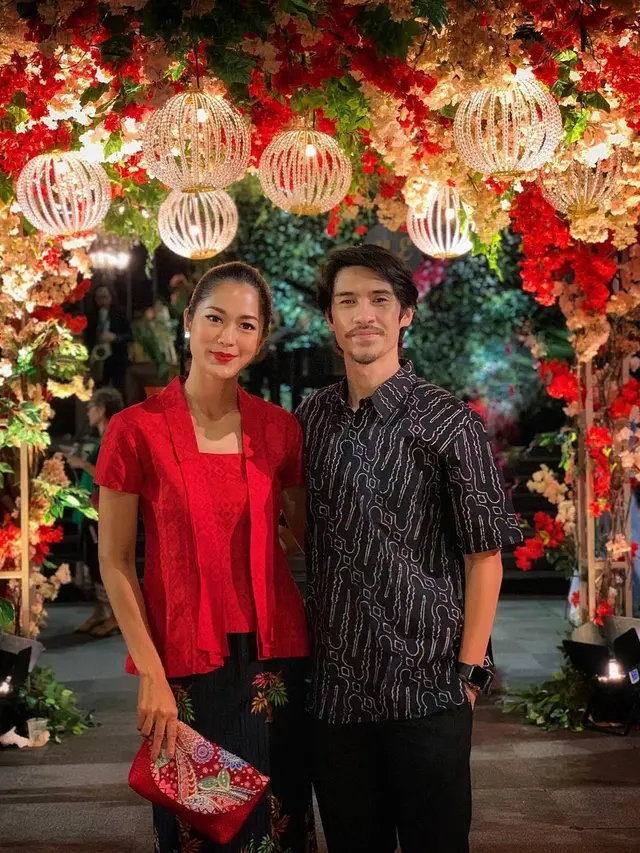 Sering Dikira Single, Ini 6 Potret Manis Prisia Nasution dan Suami