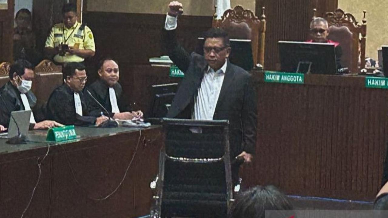 Ekspresi Sekjen PDIP Hasto Kristiyanto saat Ketok Palu Vonis Perkara Suap Harun Masiku
