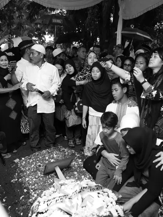 Yanni Libels dimakamkan di TPU Tanah Kusir