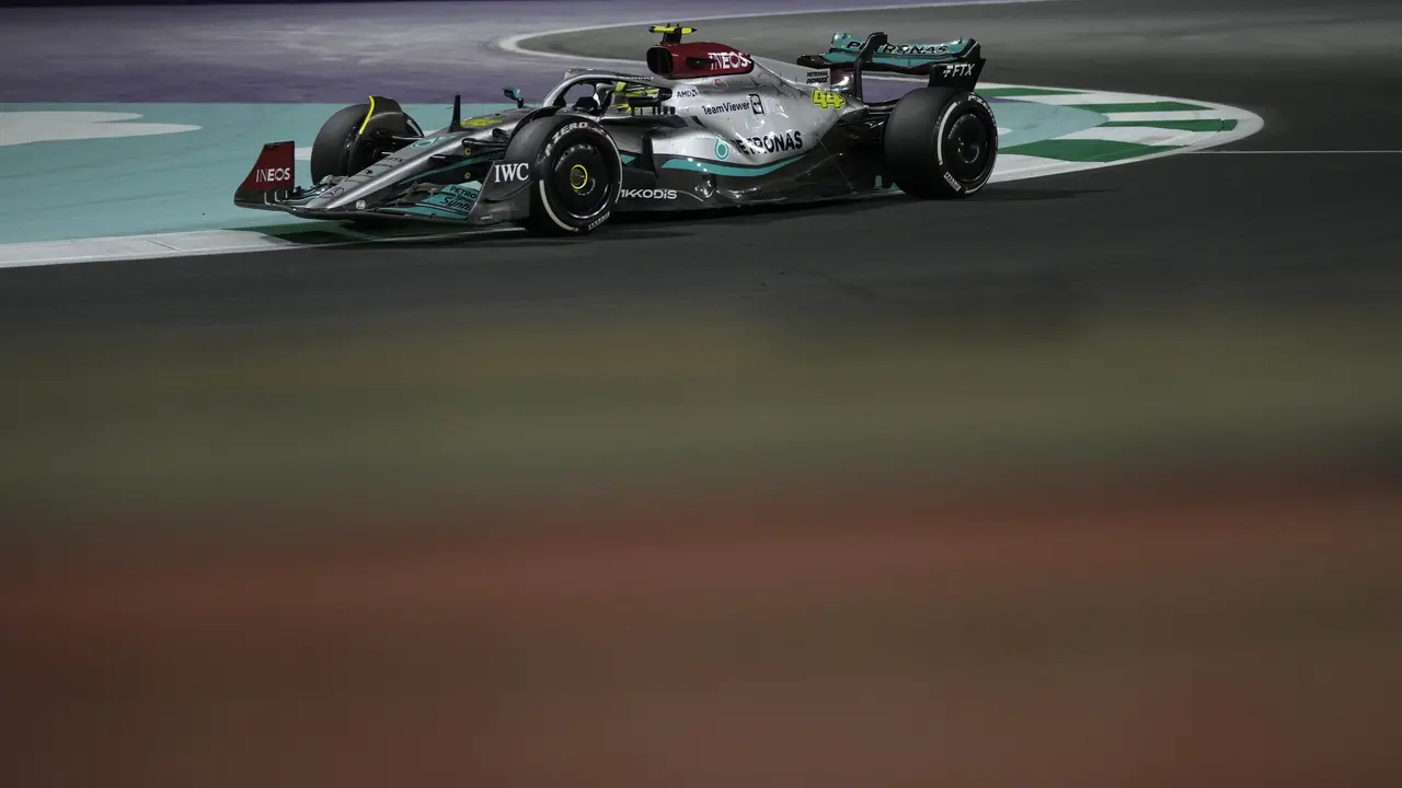 Foto: Menangi Duel Sengit Atas Charles Leclerc, Max Verstappen Jawara F1 GP Arab Saudi