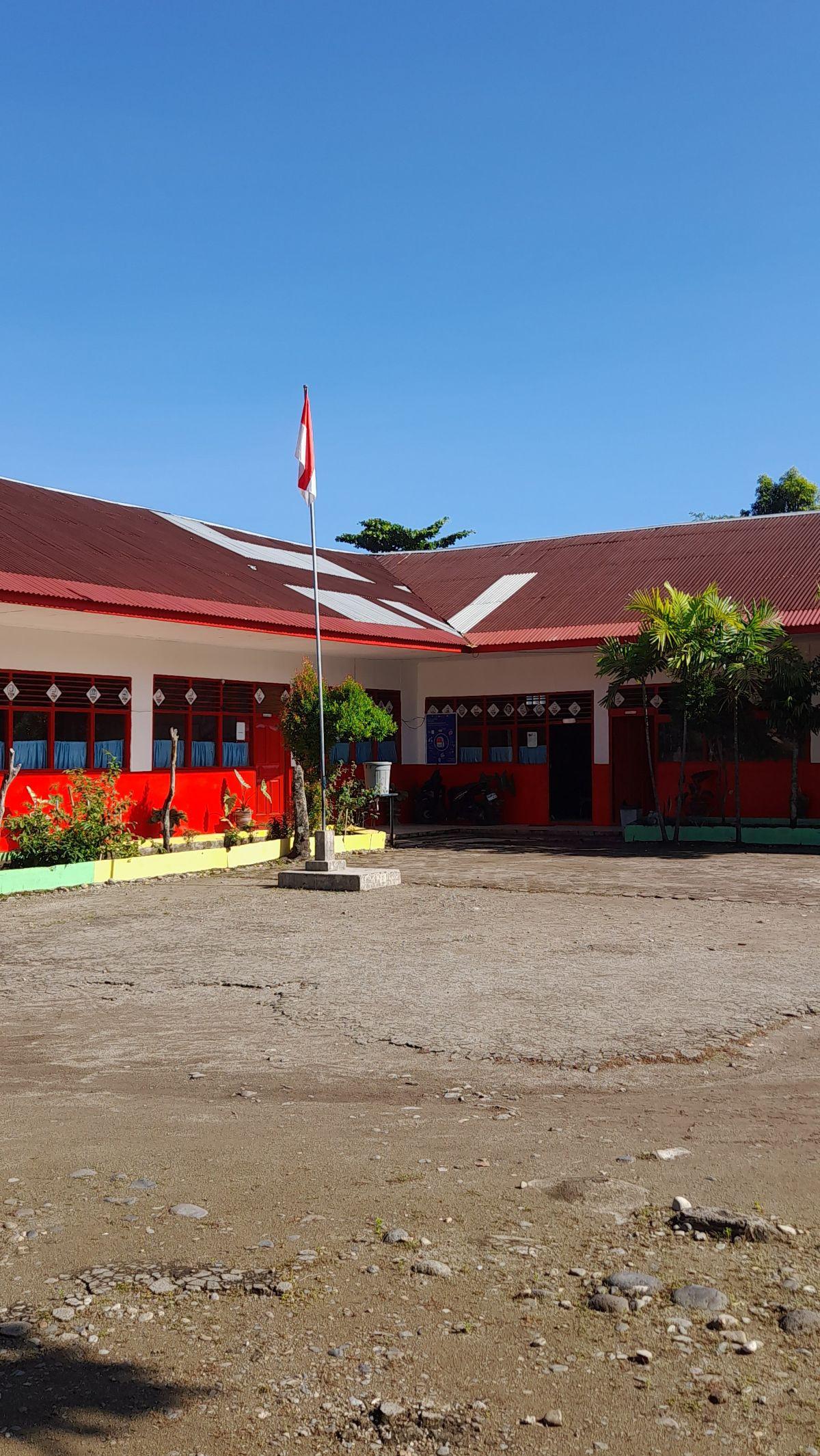 Namun bagi sekolah yang menjadi satu-satunya di sebuah desa tetap dipertahankan bahkan ditingkatkan mutunya agar lebih bisa bersaing.