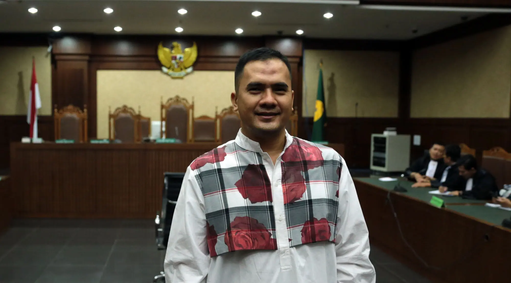 Proses panjang harus dilalui oleh Saipul Jamil. Setelah mengikuti proses panjang kasus pencabulan, mantan suami Dewi Perssik itu kini proses kasus penyuapan Panitera Pengadilan Jakarta Pusat. (Deki Prayoga/Bintang.com)