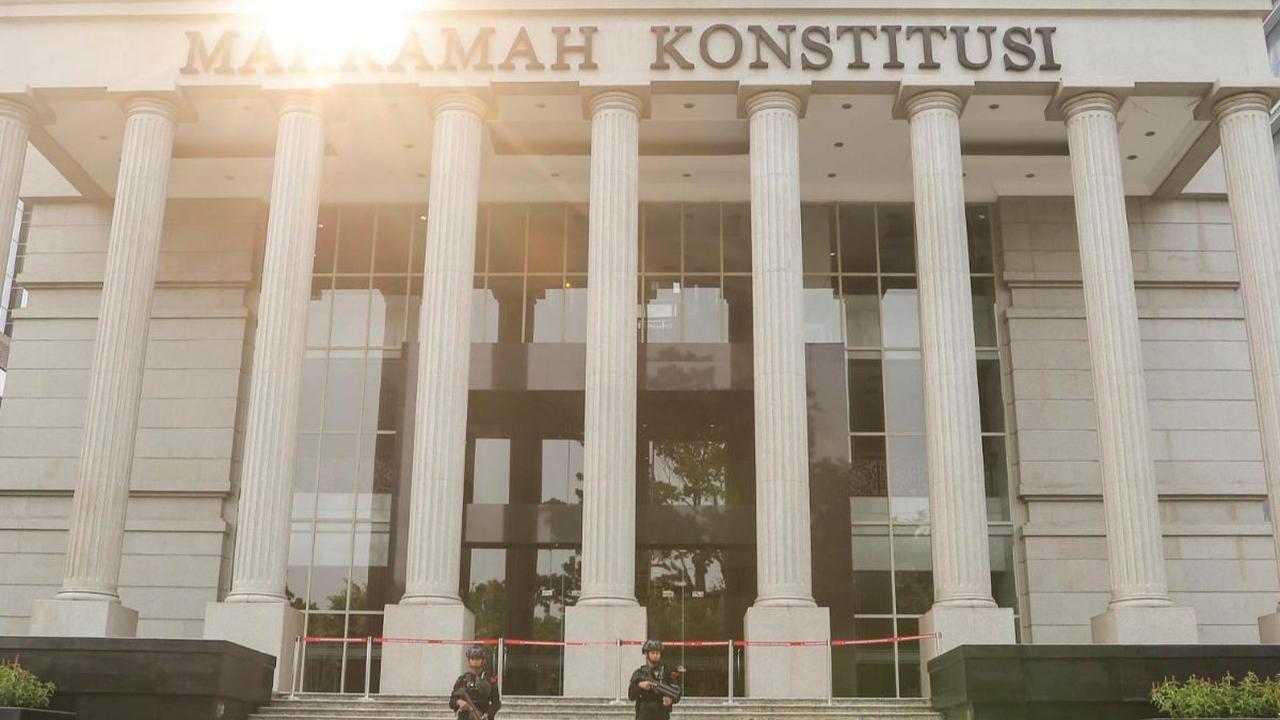 Ade Ary mengimbau kepada para peserta aksi unjuk rasa untuk memperhatikan hak – hak masyarakat lain. Pendemo diminta tetap tertib dalam melakukan aksi unjuk rasa sesuai aturan yang berlaku.<br>