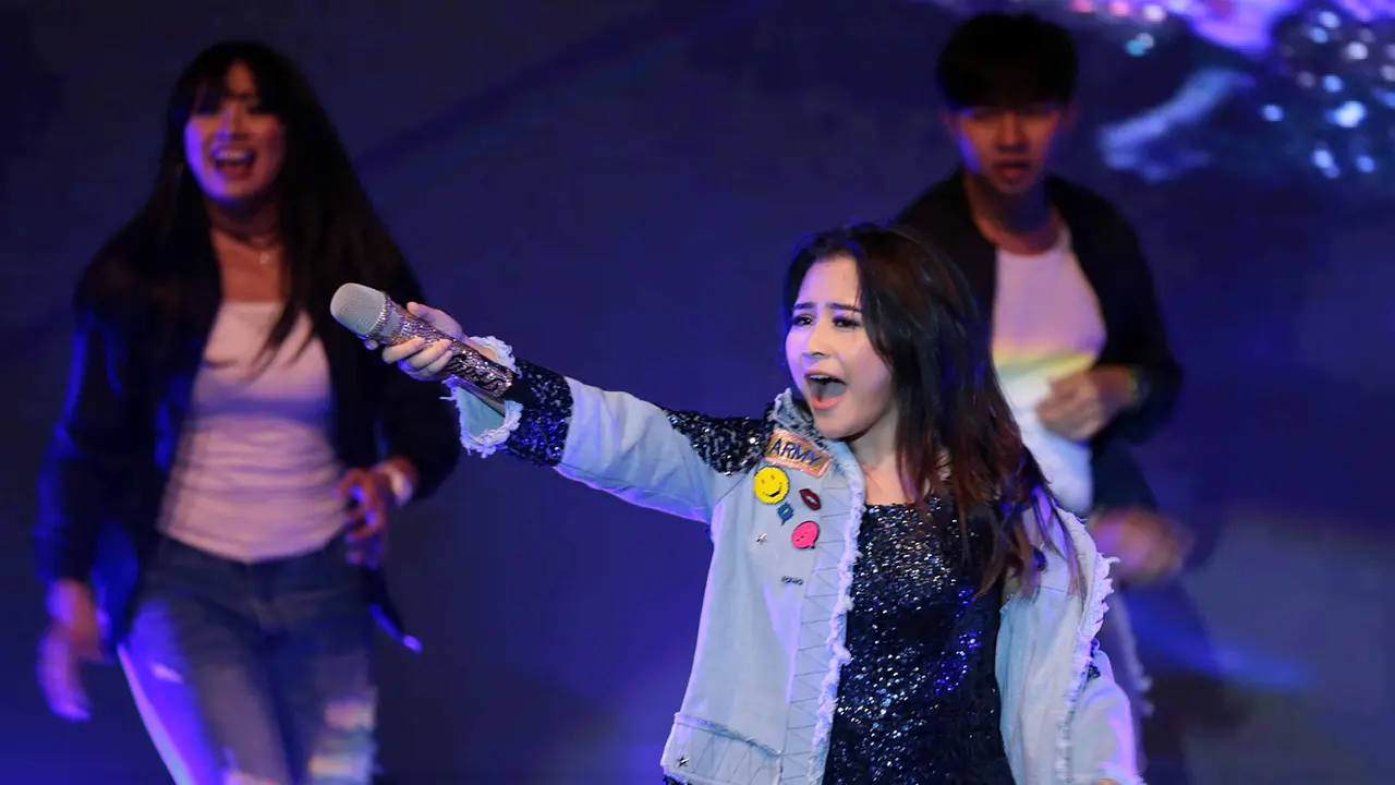 [Bintang] Prilly Latuconsina