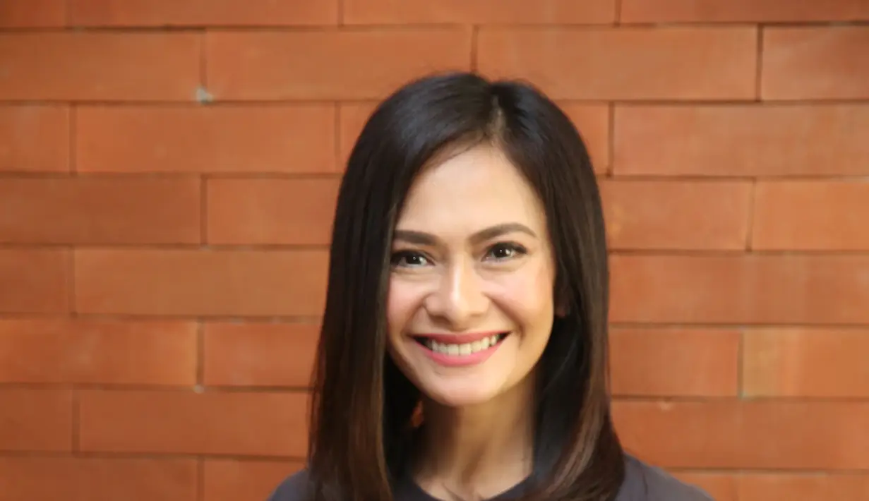 Bukan hanya itu, Ersa juga mengaku kerap memilih pekerjaan dan mempertimbangkannya. Menurutnya, harus total dama memberikan waktu serta pemikiran. (Adrian Putra/Fimela.com)