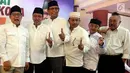 Ketua Umum PKB Muhaimin Iskandar bersama pemain Srimulat menghadiri Sholawat Anti Narkoba di Komplek Parlemen, Senayan, Selasa (6/3). Gelaran Sholawat Anti Narkoba ini diinisiasi Ketua Umum Majelis Pesona, Muhaimin Iskandar. (Liputan6.com/Johan Tallo)