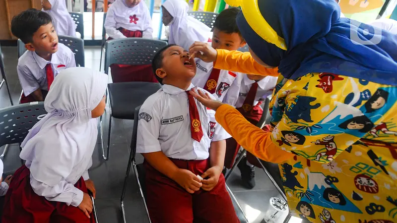 Tujuan dari PIN Polio adalah untuk membentuk imun atau herd immunity (kekebalan komunitas) di satu daerah, membentuk kekebalan kelompok (merdeka.com/Arie Basuki)