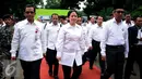 Menko PMK, Puan Maharani (tengah) berjalan menuju Hall Basket Senayan Jakarta untuk memberikan pidato Deklarasi Gerakan Nasional Revolusi Mental Dimulai dari Pendidikan di Senayan Jakarta, Selasa (15/12/2015). (Liputan6.com/Helmi Fithriansyah)