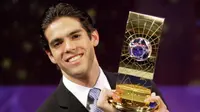 Pemain asal Brasil, Kaka, terpilih sebagai pemain terbaik dunia 2007 atau tahun terakhir sebelum Lionel Messi dan Cristiano Ronaldo mendominasi penghargaan itu. (AFP/Fabrice Coffrini)