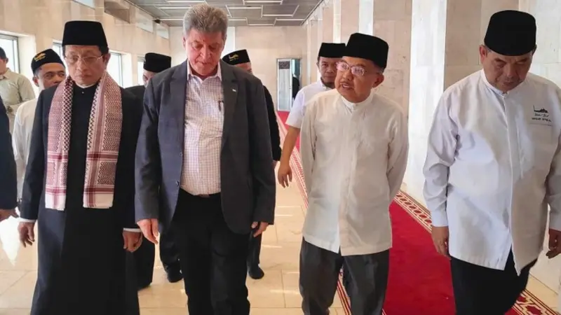 Ketua Dewan Masjid Indonesia Jusuf Kalla (JK)