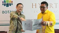 Direktur PT Jakarta Setiabudi Internasional Tbk Eddy Salimah (kiri) bersama Deputy Director Sales & Marketing Residential PT Jakarta Setiabudi International Tbk Andre Utama (kanan) berbincang di sela konferensi pers Kick-off Residential Project PT Jakarta Setiabudi Internasional Tbk 2022, di Jakarta, Jumat (23/9/2022). (Liputan6.com)