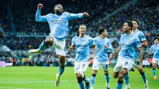 Pemain Manchester City, Antoine Semenyo, melakukan selebrasi setelah mencetak gol ke gawang Newcastle United pada laga leg pertama semifinal Carabao Cup di Stadion St James Park pada Rabu (14/1/2026) dini hari. (AP Photo/Dave Thompson)