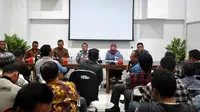 Dinas Perdagangan Surabaya secara masif memberikan sosialisasi dan edukasi kepada masyarakat tentang peraturan larangan penjualan pakaian impor bekas. (Foto:Liputan6.com/Dian Kurniawan)