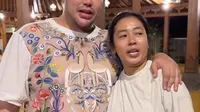 Lewat pesan terbuka yang direkam dalam video, Ivan Gunawan titip salam dan pengin ketemu dengan Gus Iqdam. Soimah sampai ngakak dengar pesan ini. (Foto: Dok. Instagram @showimah)