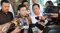 Ketua Dewan Perwakilan Rakyat Setya Novanto memberi keterangan kepada awak media usai menjalani pemeriksaan, di Gedung KPK, Jakarta, Selasa (13/12). (Liputan6.com/Helmi Affandi)