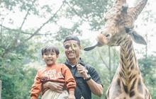 7 Potret Gala Sky Asik Foto Bareng Jerapah di Taman Safari, Tapi Tiba-Tiba Histeris dan Menangis Gara-Gara Ini