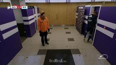 Striker Anderlecht, Lukasz Teodorczyk mengamuk setelah ia dikartu merah oleh wasit. This video is presented by Ballball.