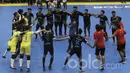 Pemain BJL 2000 Shiba merayakan kemenangan setelah memastikan gelar juara. Skor total 5-3 membuat BJL menjuarai Bolalob FFI U-20 Futsal Championship 2017 untuk yang pertama kalinya. (Bola.com/M Iqbal Ichsan)