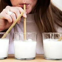 Tren gaya hidup sehat dalam pemilihan susu. (Foto: Unsplash/The Humble Co)