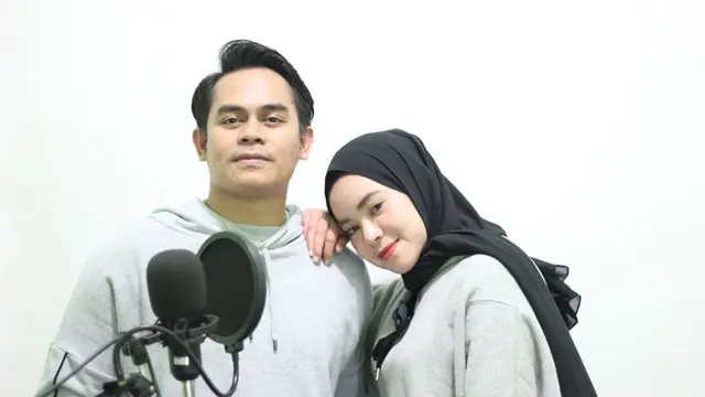 6 Momen Kompak Artis Jebolan D'Academy Pakai Baju Couple dengan Pasangan