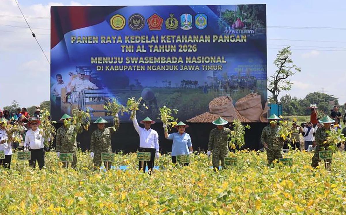 FOTO: Panen Raya Kedelai Digelar di Nganjuk