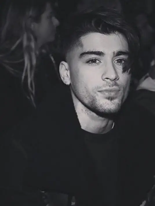 “Gigi dan Zayn semakin saling mencintai dan mereka berdua berbicara soal perikahan dan bayi-bayi sepanjang waktu, apalagi sekarang dua personel tertua (One Direction) sudah  menjadi ayah,” tutur sumber. (Instagram/zayn)