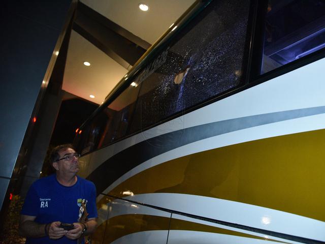 Bus Persib Dilempari Batu Sebelum Masuk Tol Jagorawi Pelaku Memakai Pakaian Abu Abu Indonesia Bola Com