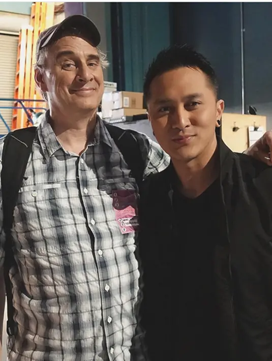 Demian Aditya gagal melangkah ke tahap selanjutnya di ajang bergengsi America's Got Talent (AGT). Kesalahan teknis membuatnya harus terhenti langkahnya menjadi juara. Setelah itu, ia akan tetap menjalani profesinya sebagai sulap. (Instagram/Bintang.com)