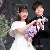 Moon Hee Jun dan Soyul Crayon Pop menikah pada 12 Februari 2017. (Foto: Koreaboo)
