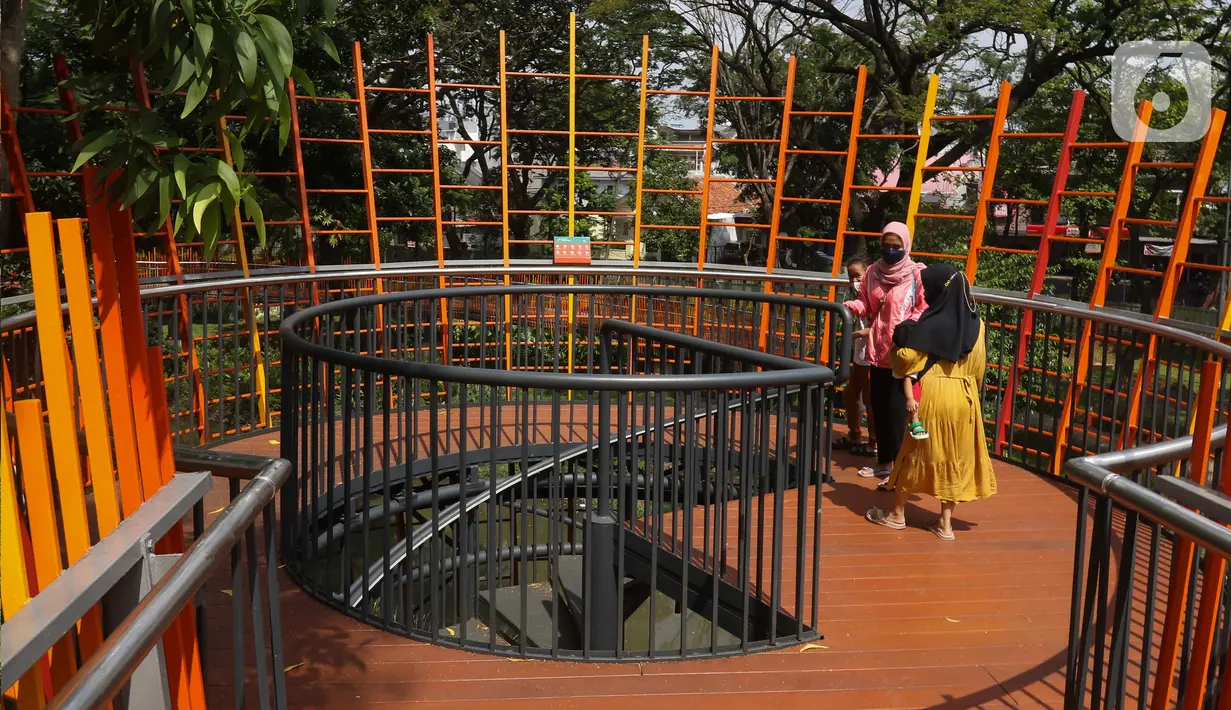 Tebet Eco Park di Tebet, Jakarta Selatan, telah dibuka kembali untuk umum mulai hari ini, Senin (15/8/2022). Pembukaan kembali Tebet Eco Park juga disertai sejumlah kebijakan atau aturan baru, salah satunya soal pembatasan pengunjung. (Liputan6.com/Herman Zakharia)