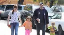 Been Affleck dan Jennifer Garner berpisah sejak tahun 2015, keduanya tetap terlihat akur lantaran anak yang menjadi alasannya. Belakangan ini keduanya dikabarkan punya perjanjian baru untuk kehidupannya. (doc.Hollywoodlife.com)