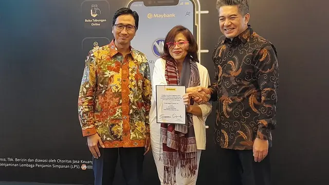 penandatanganan perjanjian lisensi soundtrack lagu Naik -naik ke Puncak Gunung untuk iklan baru Maybank di kawasan Gelora Bung Karno, Jakarta pada Selasa (14/11/2023).
