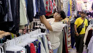 8 Rekomendasi Tempat Belanja Baju Thrift di Blok M yang Paling Diburu 2026