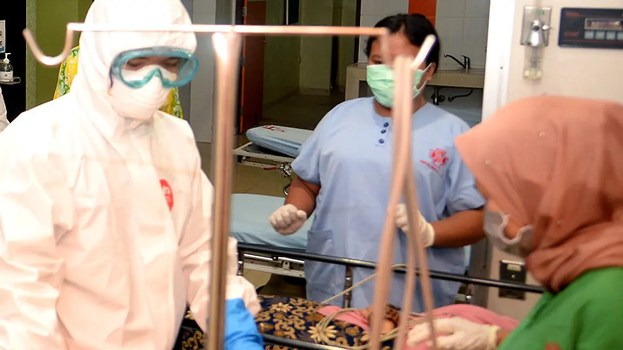 Tenaga medis di Rumah Sakit Martha Friska